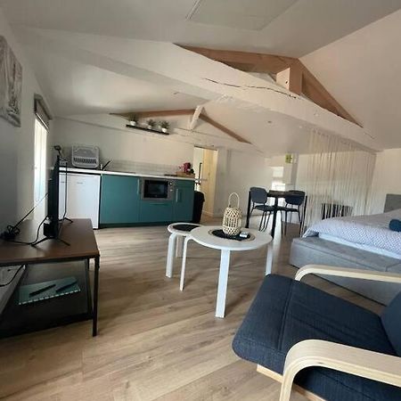 Studio Neuf Lumineux Climatise Blaye Esterno foto