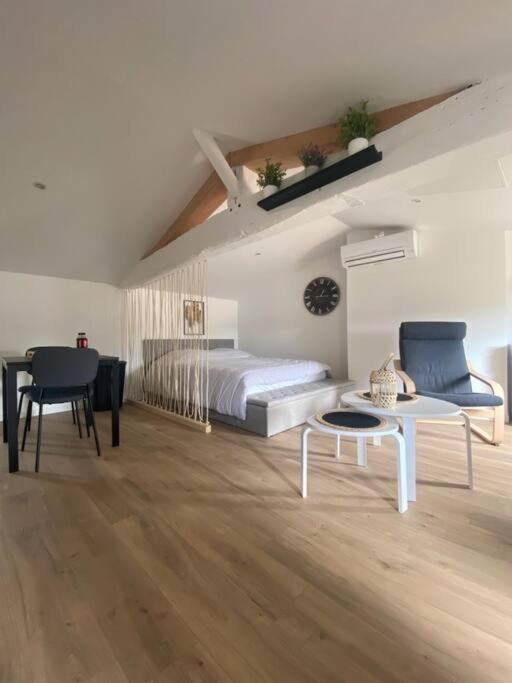 Studio Neuf Lumineux Climatise Blaye Esterno foto